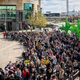 Illustration for article titled When Over 2000 People Turn Up To Play iPokémon Go/iem/emiem/em/i
